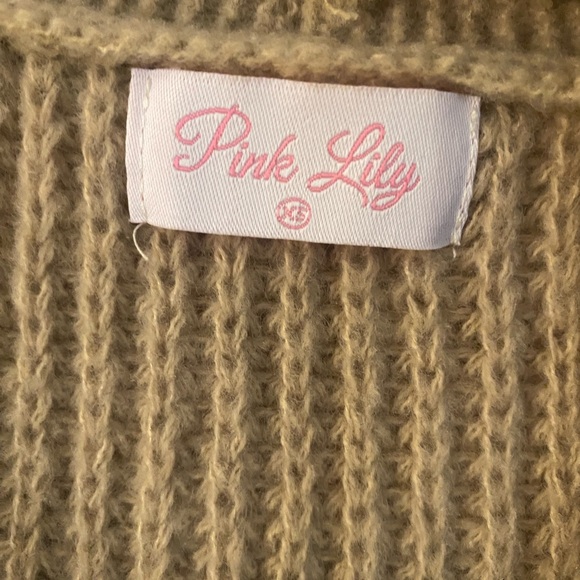 XS Pink lily Cardigan. Wore a handful of times. Fits more like a small/medium - Picture 2 of 3
